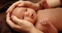 Когда должен закрыться родничок у ребенка - норма, причины и последствия