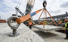 Поднятие железобетонной плиты с помощью рым-болтов